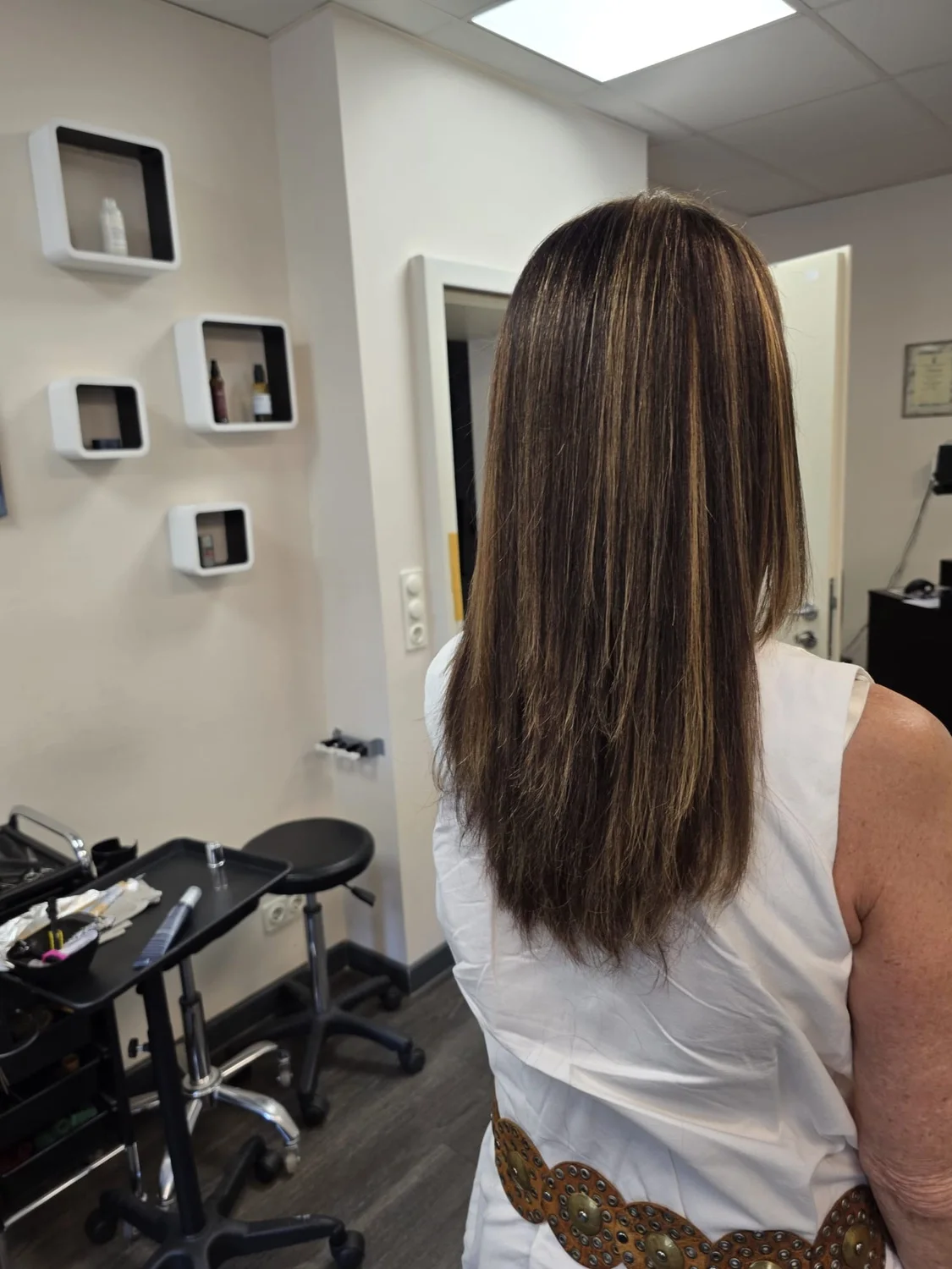 Langes dunkles glattes Haar, Styling aus dem Hairlounge by S Style
